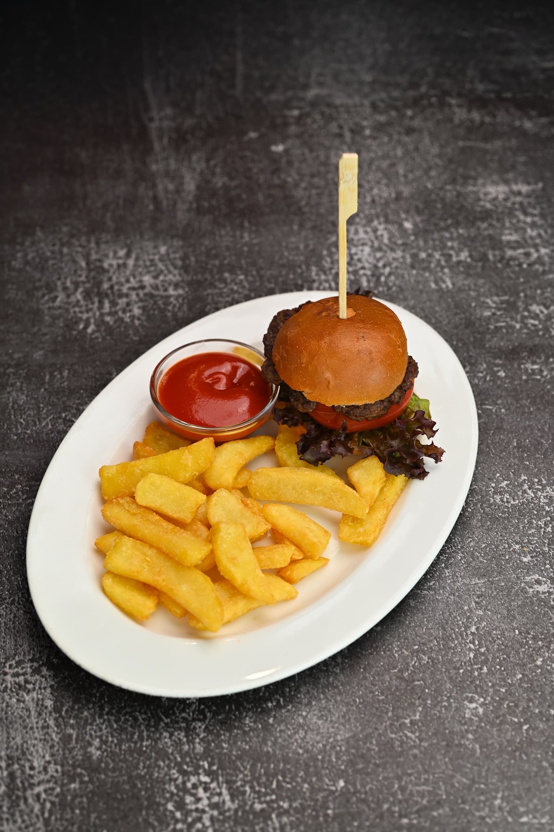 Mini-Rinderburger mit Pommes