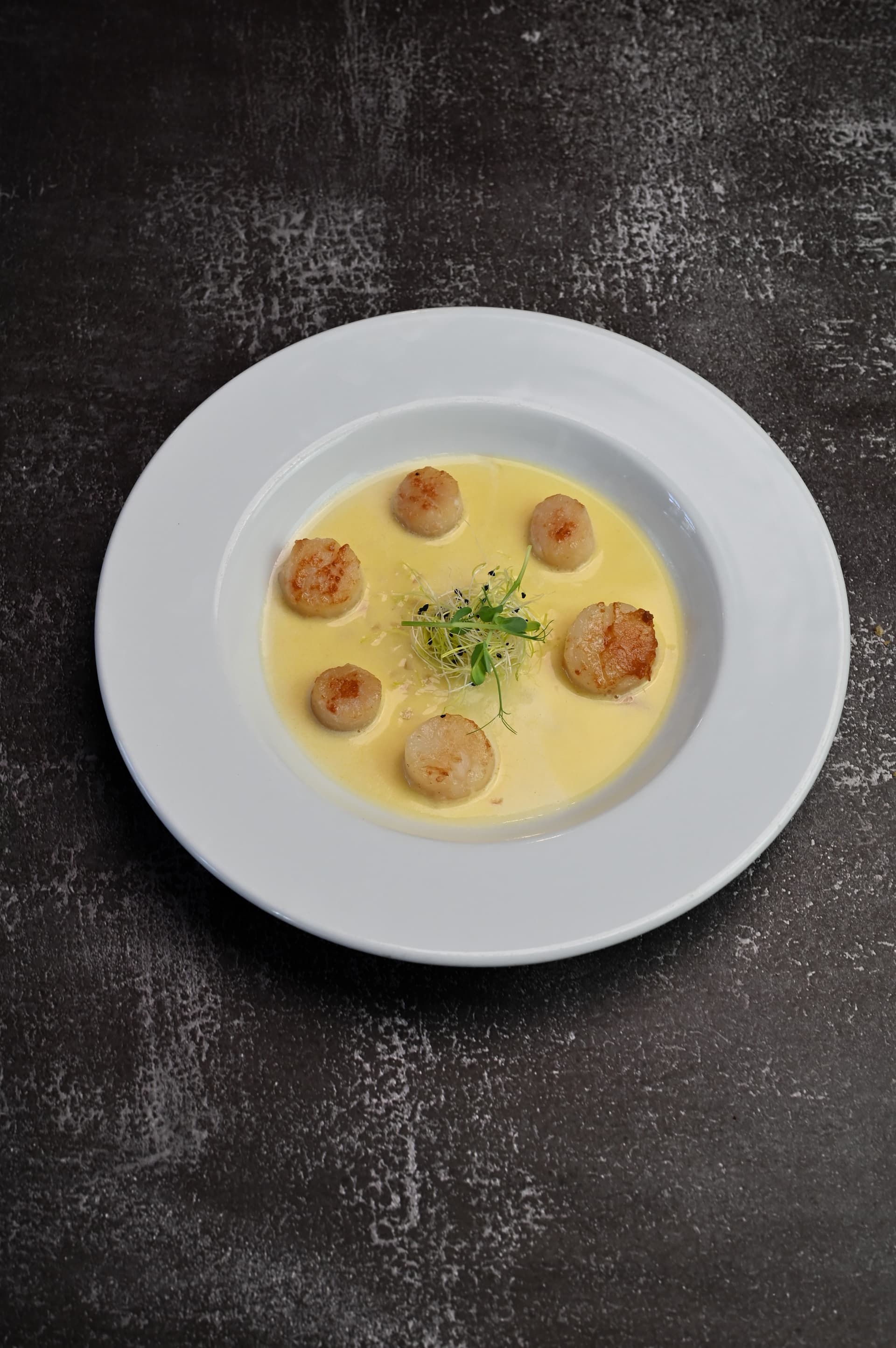 Jakobsmuscheln mit Beurre Blanc Soße